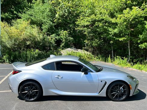Used 2026 Toyota GR86 Premium w/ ALL Weather Mat Package (TMS) RWD image 6