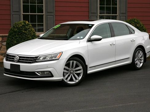 Used 2017 Volkswagen Passat 1.8T SE FWD image 1