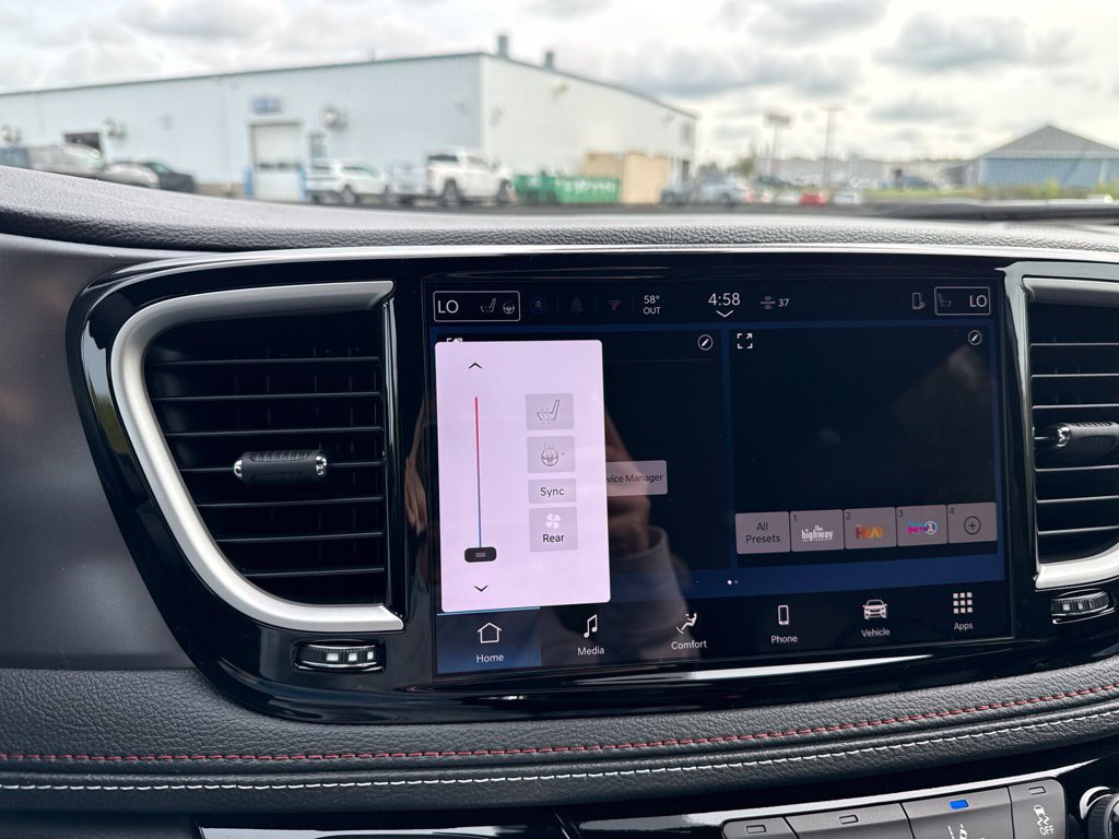 New 2027 Chrysler Pacifica Select AWD/4WD image 31