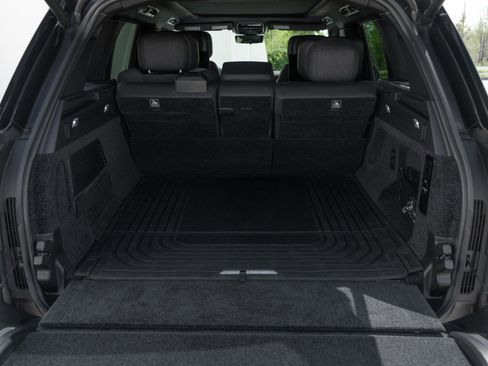 Used 2025 Land Rover Range Rover SV image 41