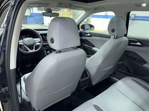 Used 2023 Volkswagen Taos SE w/ Panoramic Sunroof Package image 27