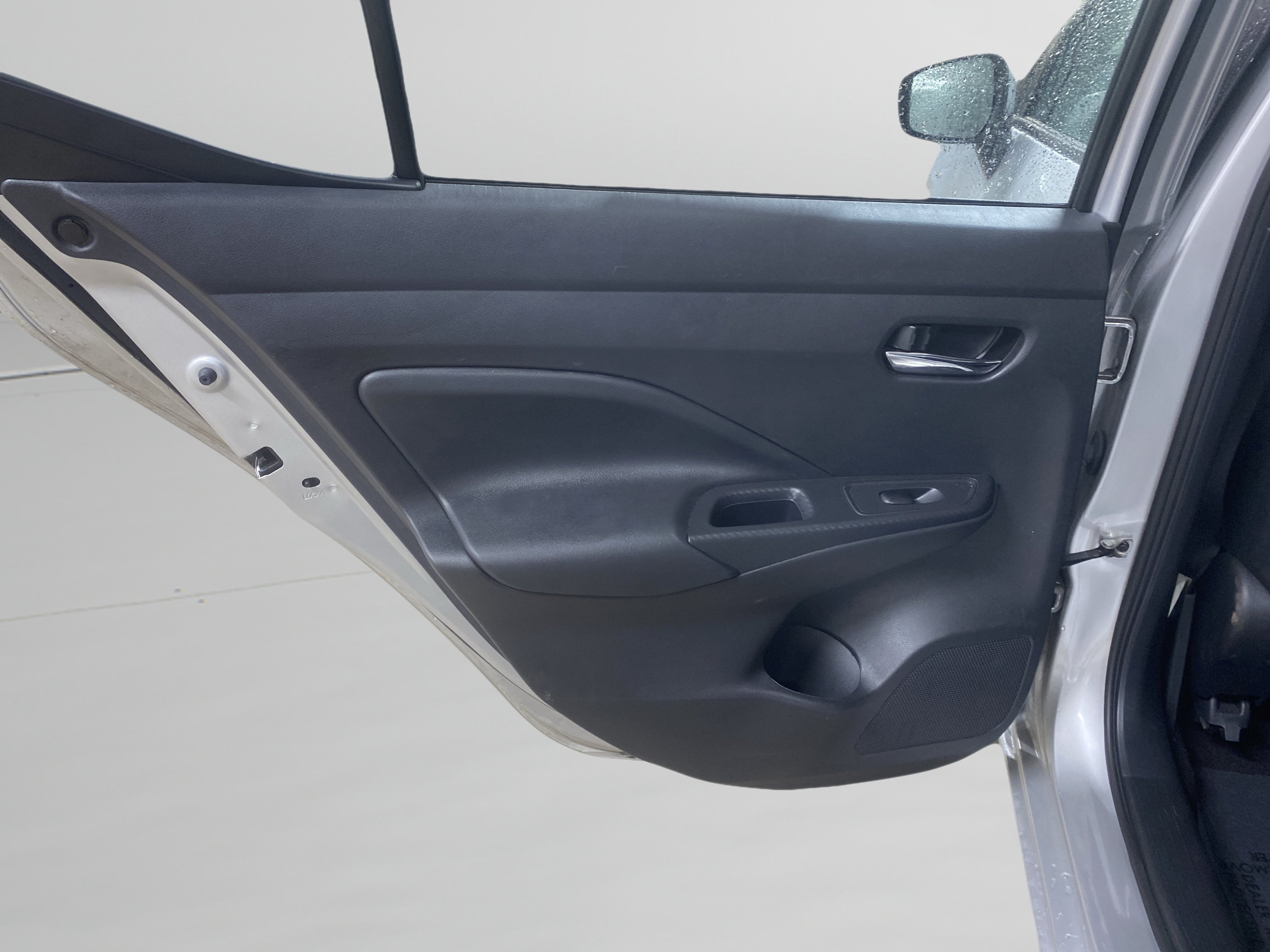 Used 2025 Nissan Versa SV FWD image 9
