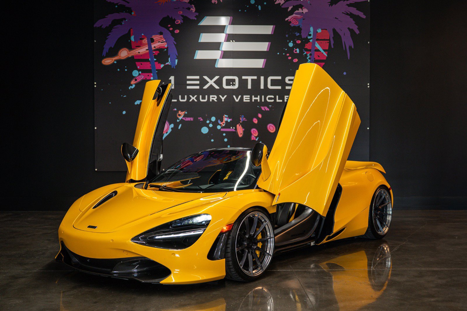 Used 2020 McLaren 720S Spider RWD image 1