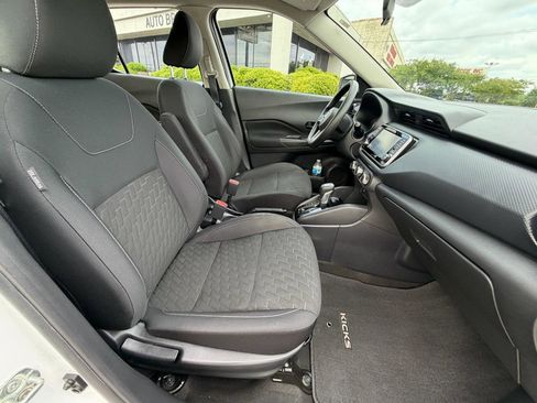 Used 2022 Nissan Kicks S FWD image 45