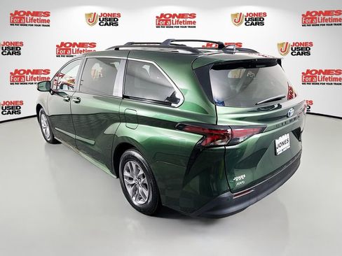 Certified 2024 Toyota Sienna XLE image 2