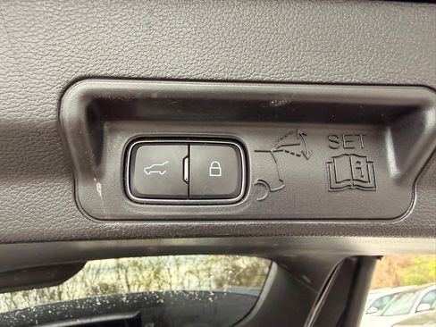 Used 2020 Ford Explorer XLT w/ Equipment Group 202A AWD/4WD image 39