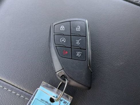 Used 2025 Chevrolet Suburban Z71 AWD/4WD image 36