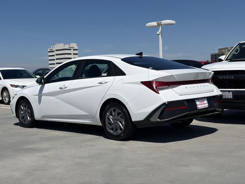 Used 2024 Hyundai Elantra SEL FWD image 5