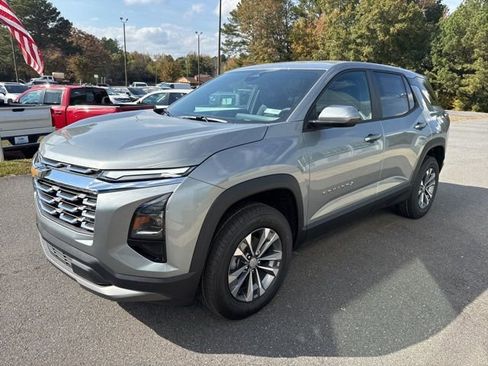 New 2026 Chevrolet Equinox LT w/ Convenience Package II image 3