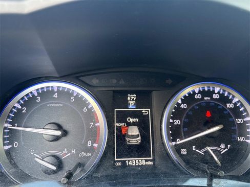 Used 2016 Toyota Highlander Limited image 23