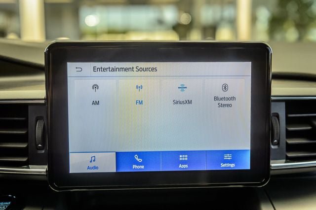 Used 2022 Ford Explorer XLT w/ Equipment Group 202A RWD image 21