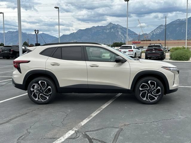 Used 2026 Chevrolet Trax RS FWD image 8