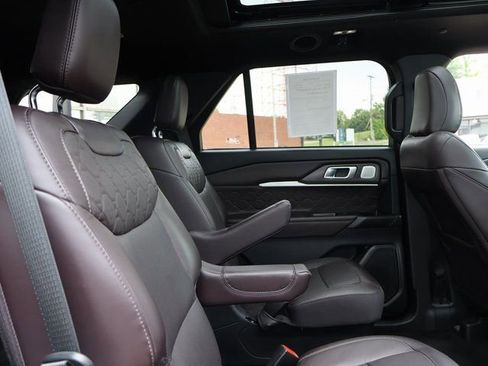 Used 2025 Ford Explorer Platinum w/ LUX Leather Package AWD/4WD image 12