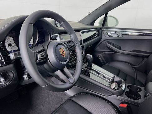 New 2026 Porsche Macan image 4