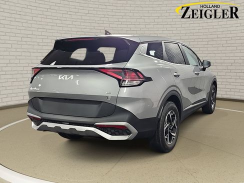 Used 2023 Kia Sportage LX AWD/4WD image 5