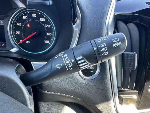 Used 2023 Chevrolet Traverse LT FWD image 18