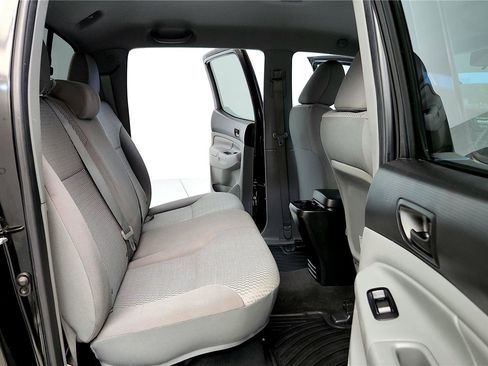 Certified 2015 Toyota Tacoma 4x4 Double Cab image 30