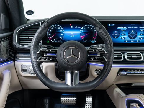 Used 2026 Mercedes-Benz GLS 450 4MATIC image 18