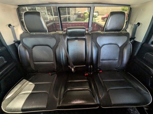 Used 2019 RAM 1500 Laramie AWD/4WD image 23