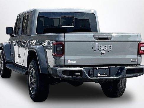 Used 2022 Jeep Gladiator Overland w/ Cold Weather Group AWD/4WD image 4