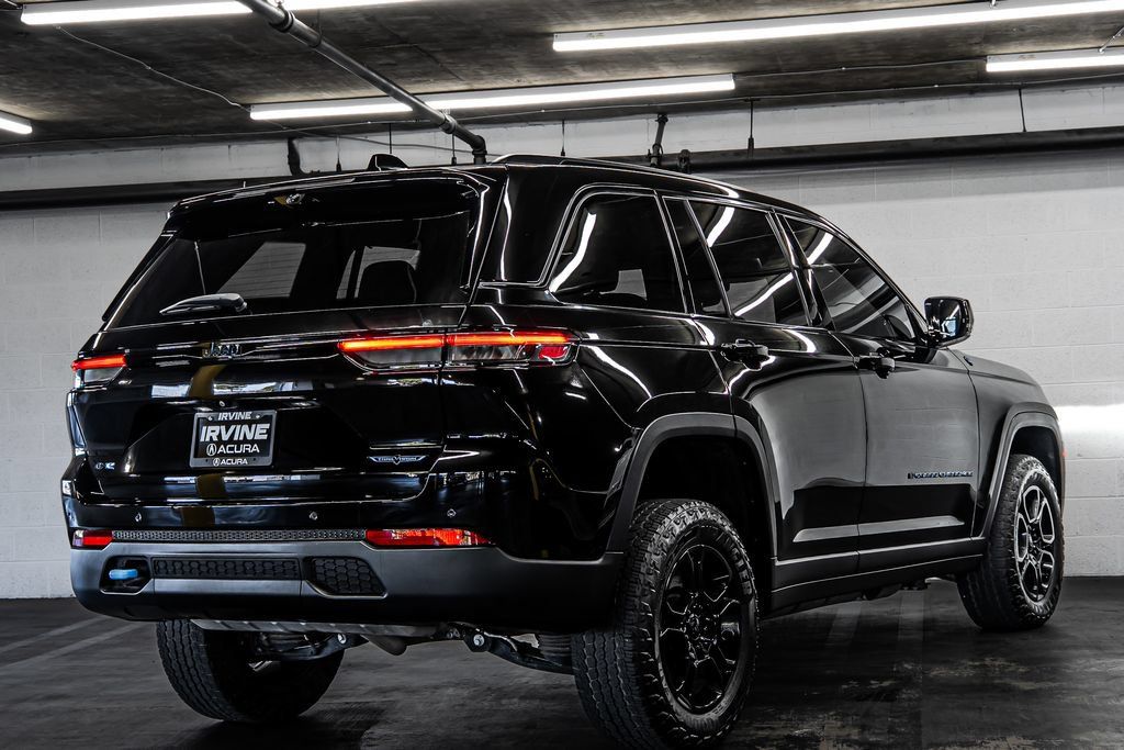 Used 2023 Jeep Grand Cherokee Trailhawk w/ Luxury Tech Group III AWD/4WD image 5
