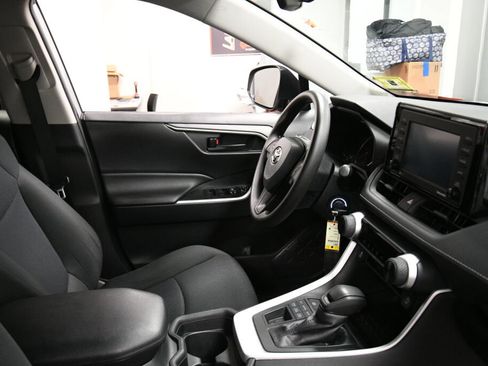 Used 2021 Toyota RAV4 LE w/ Carpet Mat Package (TMS) AWD/4WD image 28