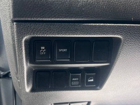 Used 2014 Nissan Rogue SV AWD/4WD image 25