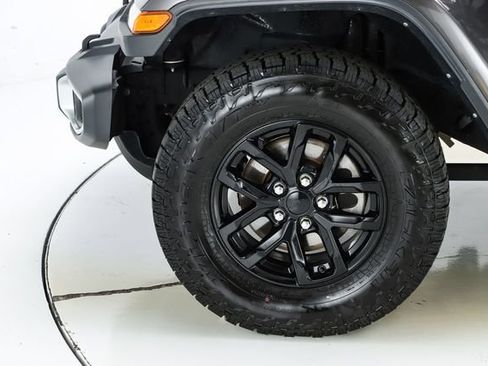 Used 2023 Jeep Gladiator Sport image 7