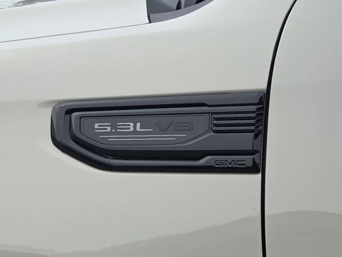 New 2026 GMC Sierra 1500 SLE w/ LPO, Black Badging Package image 17