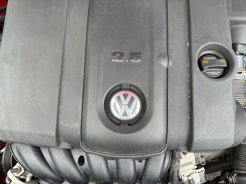 Used 2013 Volkswagen Beetle 2.5 FWD image 36