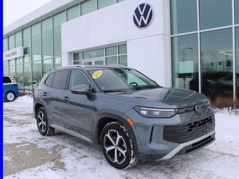 Certified 2025 Volkswagen Tiguan SE AWD/4WD image 1