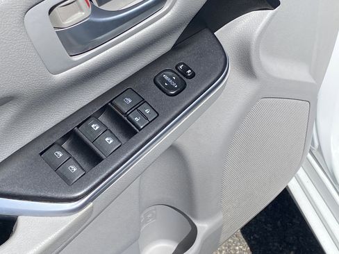Used 2015 Toyota Camry SE FWD image 17