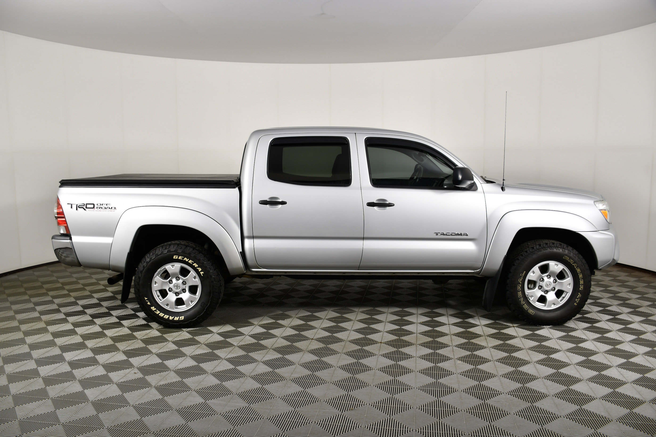 Used 2013 Toyota Tacoma 4x4 Double Cab w/ TRD Off-Road Pkg image 5