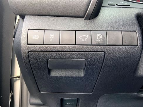 Used 2019 Toyota Camry XSE FWD image 33