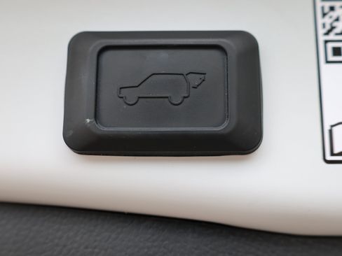 Used 2023 Toyota RAV4 XSE AWD/4WD image 6