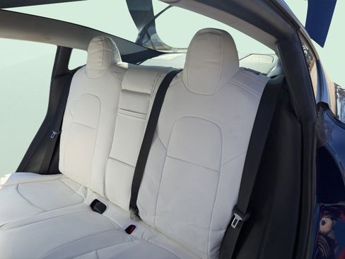 Used 2022 Tesla Model 3 Standard Range image 16