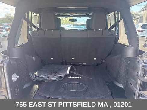 Used 2017 Jeep Wrangler Unlimited Sahara w/ Max Tow Package AWD/4WD image 16