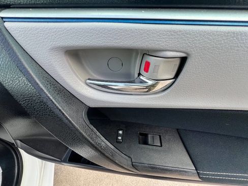 Used 2015 Toyota Corolla LE FWD image 9