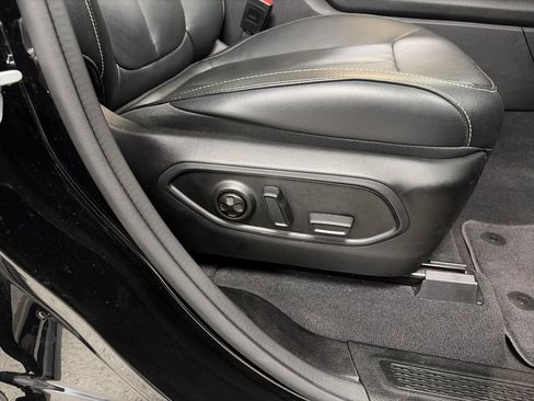 Certified 2022 Jeep Grand Cherokee Limited AWD/4WD image 34