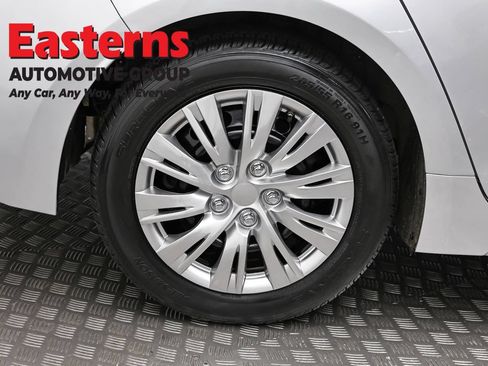 Used 2022 Toyota Corolla LE FWD image 29