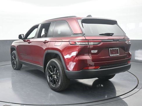 New 2025 Jeep Grand Cherokee Altitude RWD image 4