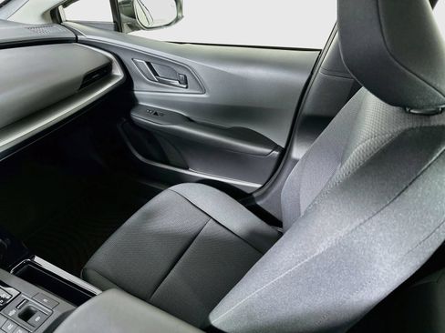 Used 2025 Toyota Prius LE AWD/4WD image 22