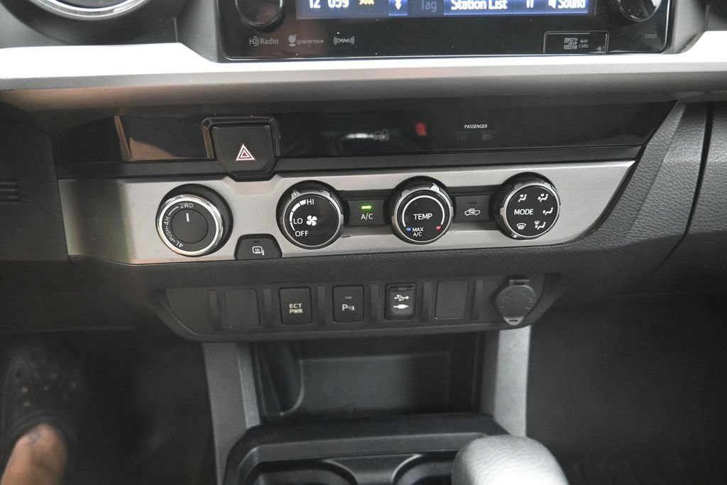 Used 2017 Toyota Tacoma SR5 w/ Tow Package AWD/4WD image 17