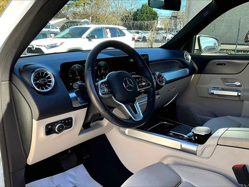 Used 2022 Mercedes-Benz GLB 250 image 17