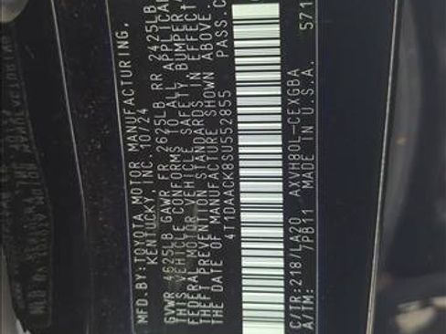 Used 2025 Toyota Camry XLE FWD image 2