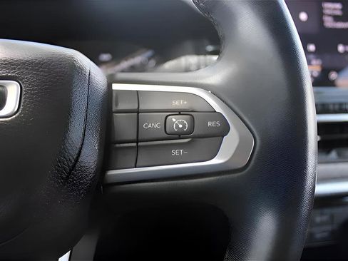 Used 2022 Jeep Compass Latitude AWD/4WD image 11