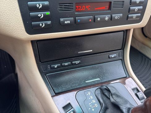 Used 2002 BMW 325xi 325xi image 36