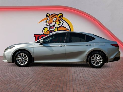 Used 2025 Toyota Camry LE w/ Convenience Package FWD image 9
