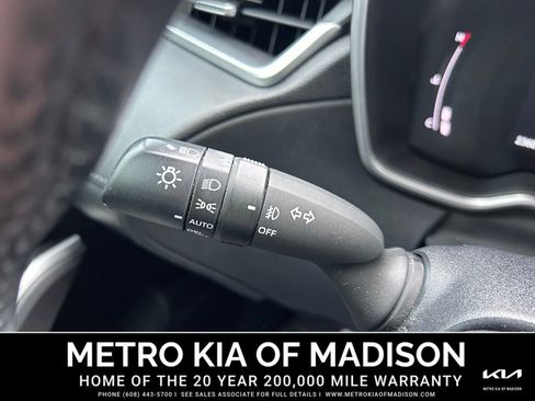 Used 2023 Toyota Corolla Cross XLE image 19