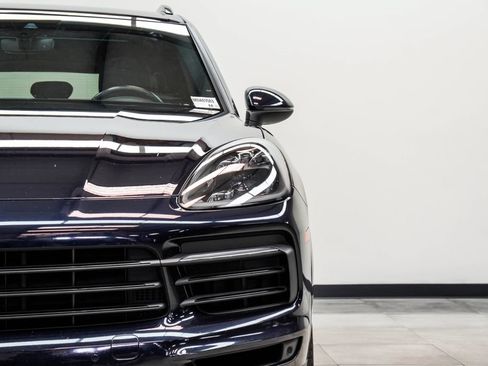 Used 2021 Porsche Cayenne AWD/4WD image 4